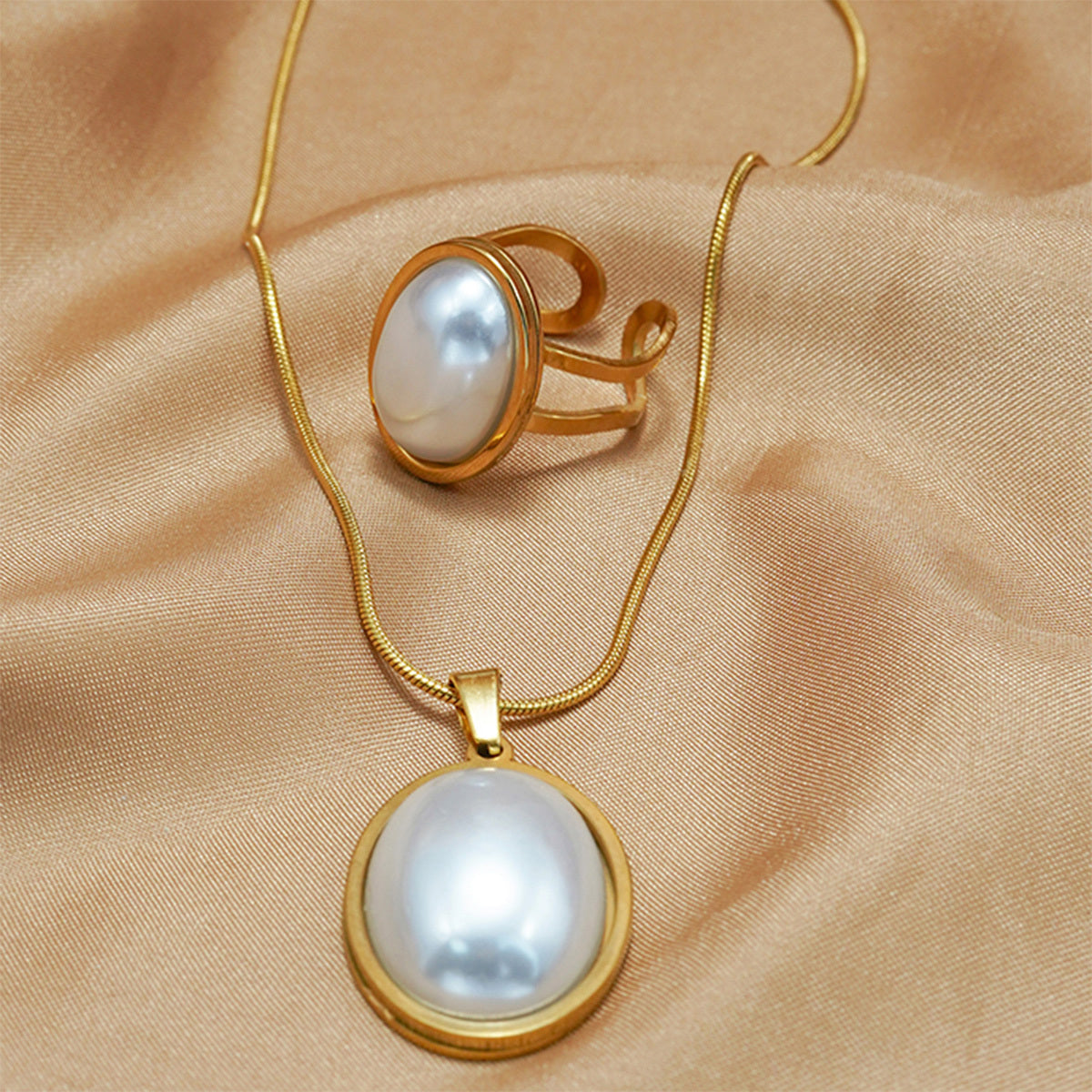 Golden Jewelry Set - Elegant Necklace & Ring Combo With Oval Design