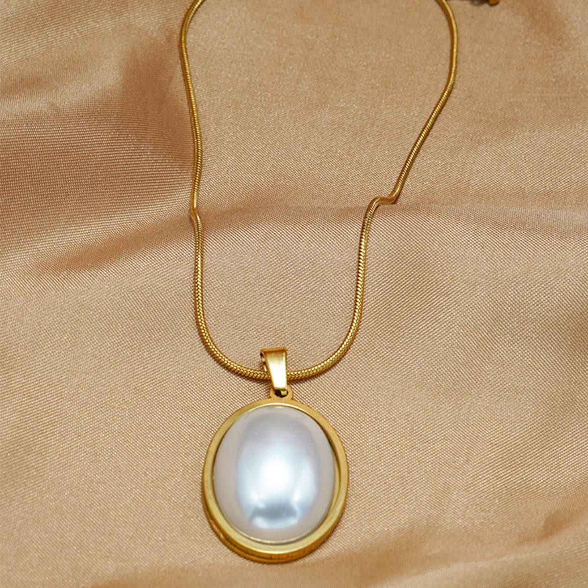 Golden Jewelry Set - Elegant Necklace & Ring Combo With Oval Design