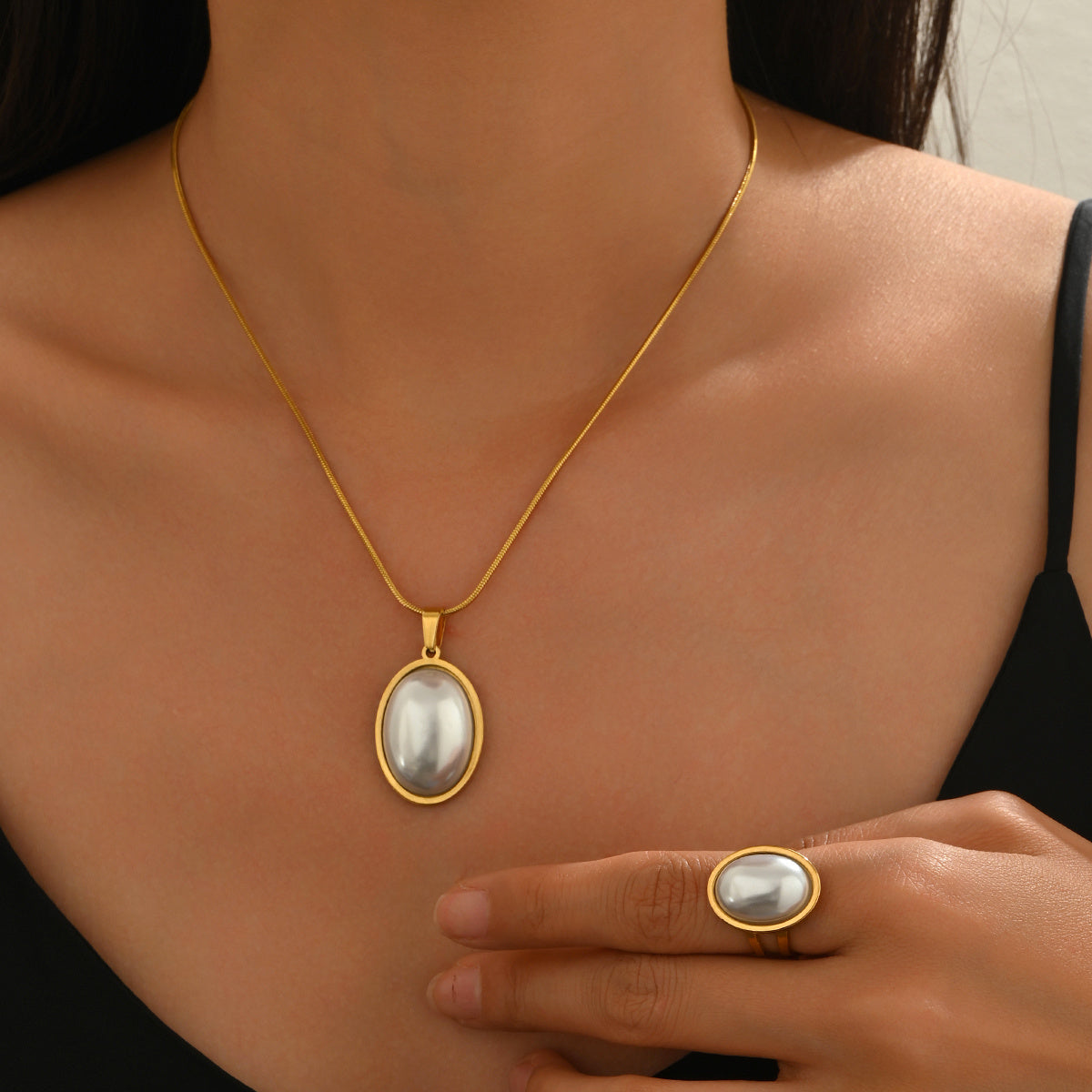 Golden Jewelry Set - Elegant Necklace & Ring Combo With Oval Design
